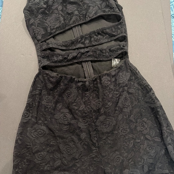 Lace rose romper - Picture 2 of 3